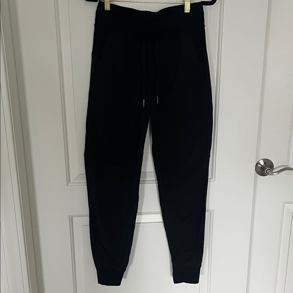 Lululemon Dance Studio  Womans Black Joggers